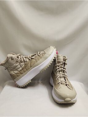 Converse CTAS Converse Run Star Hike High Top Platform Sneakers (W Size 7.5)